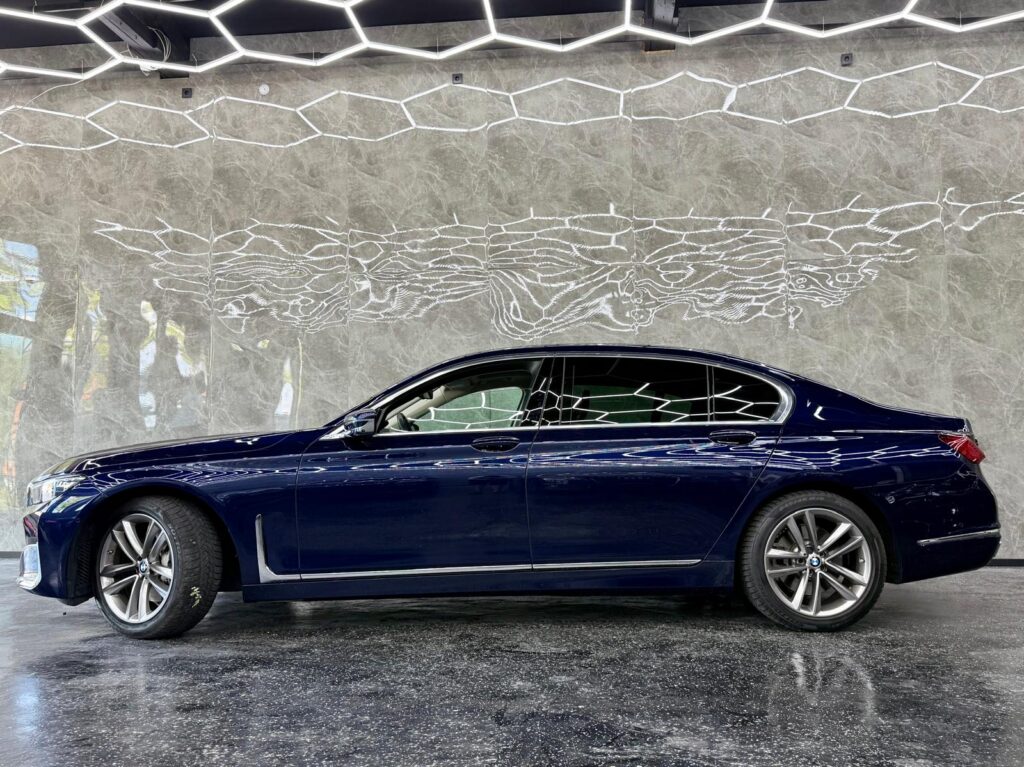 BMW 730 Baureihe730 L d xDrive " Chauffeur Packet "
